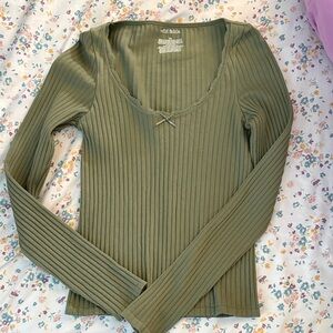 Mudd Olive Ribbed Long Sleeve Scoop Top with Lace Trim